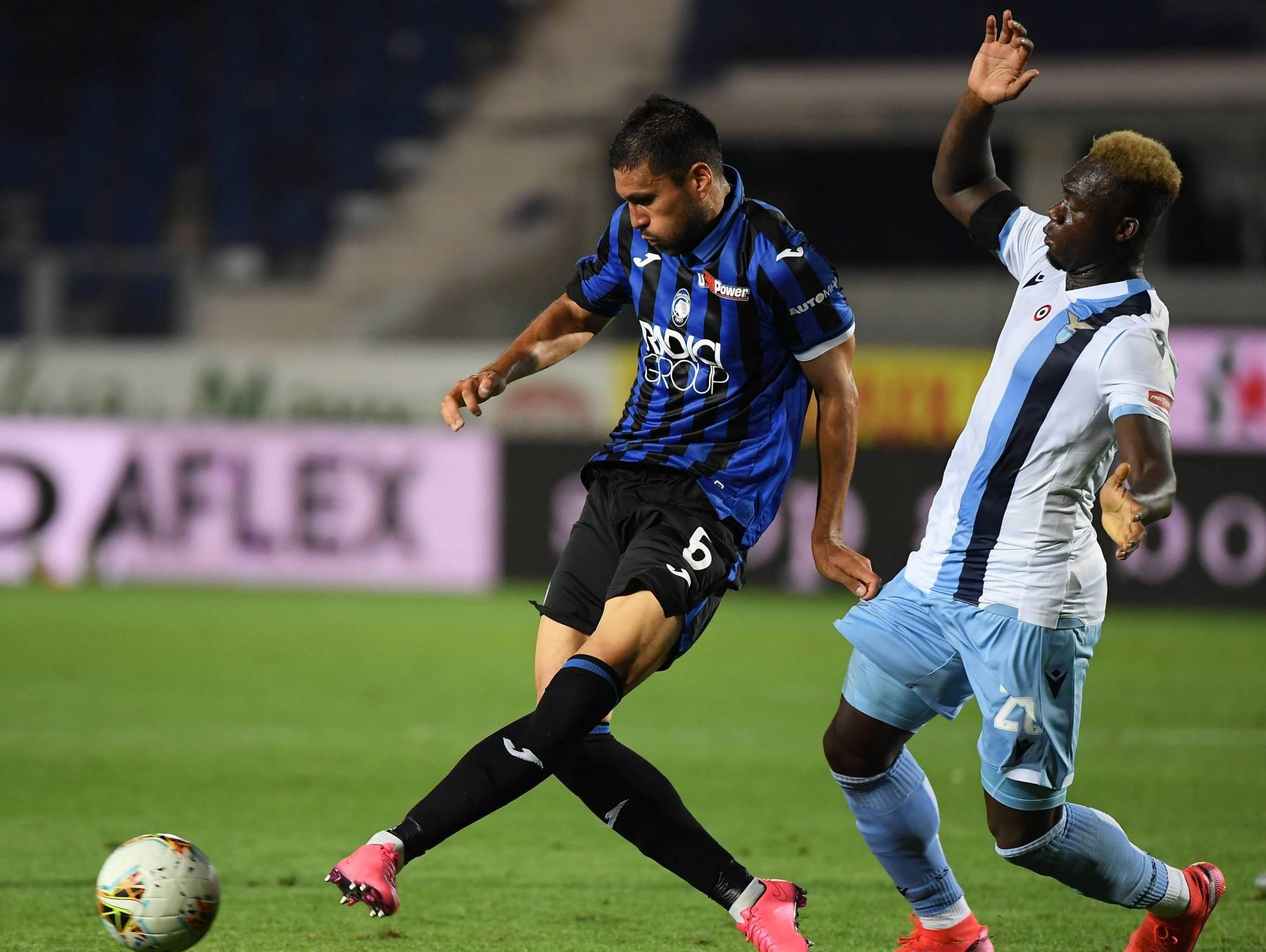 而是球迷与 而是球迷与